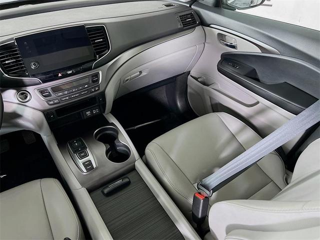 Photo of 2021 Obsidian Blue Pearl Honda Pilot