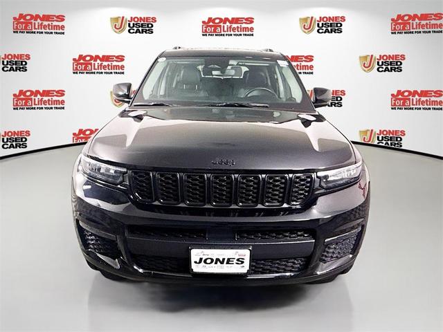 Photo of 2023 Diamond Black Jeep Grand Cherokee L