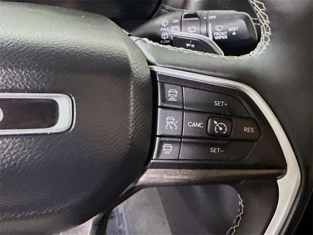 Photo of 2023 Diamond Black Jeep Grand Cherokee L