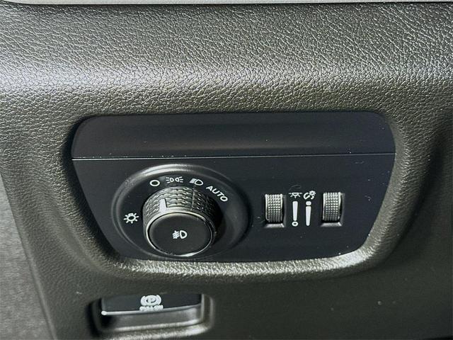 Photo of 2023 Diamond Black Jeep Grand Cherokee L