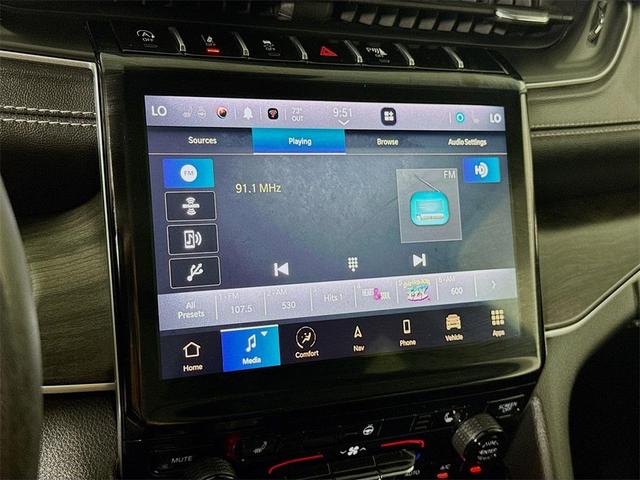 Photo of 2023 Diamond Black Jeep Grand Cherokee L