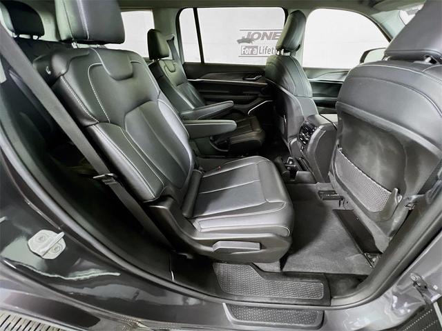 Photo of 2022 Metallic Jeep Grand Cherokee L