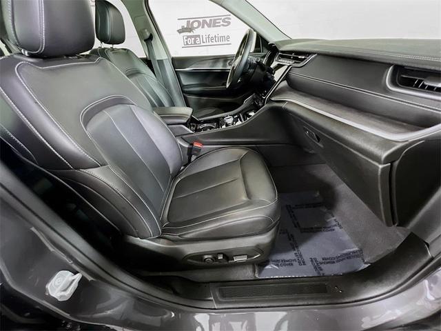 Photo of 2022 Metallic Jeep Grand Cherokee L