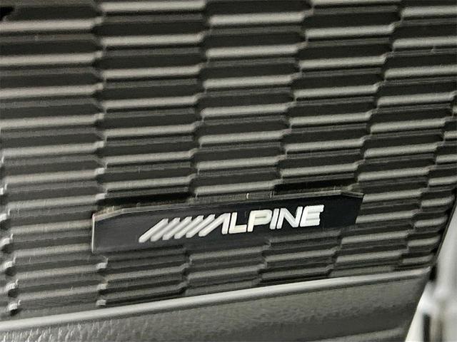 Photo of 2022 Metallic Jeep Grand Cherokee L