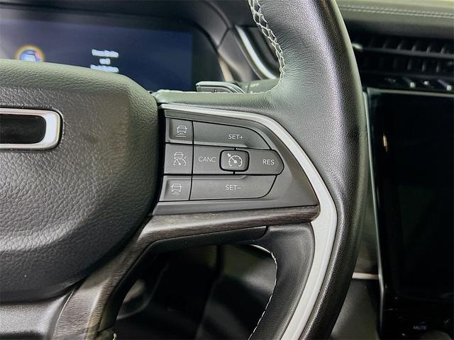 Photo of 2022 Metallic Jeep Grand Cherokee L