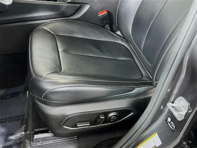 Photo of 2022 Metallic Jeep Grand Cherokee L