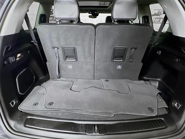 Photo of 2022 Metallic Jeep Grand Cherokee L