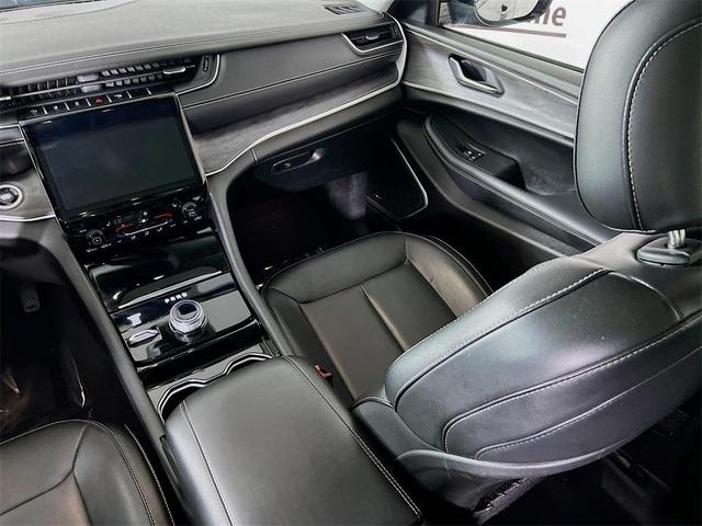 Photo of 2022 Metallic Jeep Grand Cherokee L