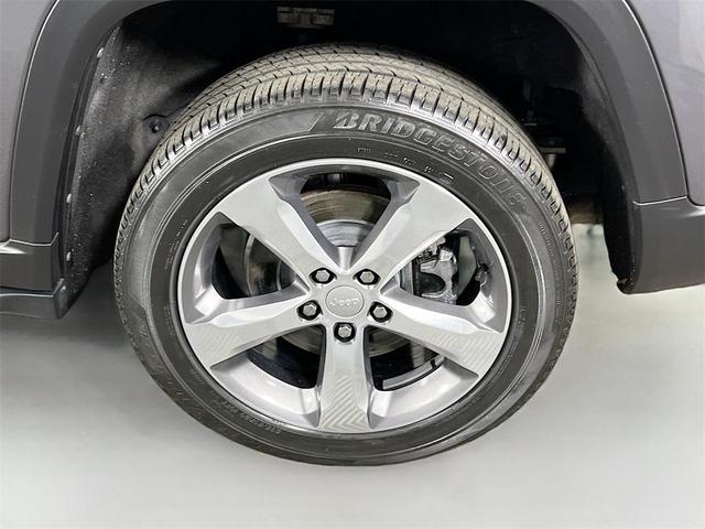 Photo of 2022 Metallic Jeep Grand Cherokee L