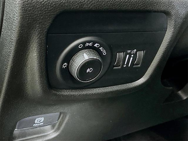 Photo of 2022 Metallic Jeep Grand Cherokee L