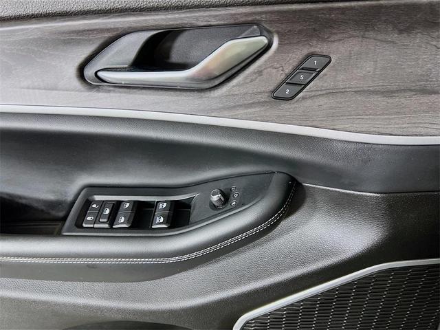 Photo of 2022 Metallic Jeep Grand Cherokee L