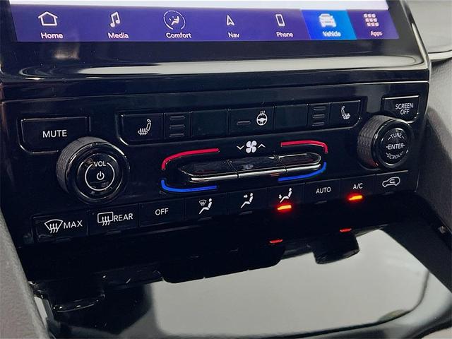 Photo of 2022 Metallic Jeep Grand Cherokee L