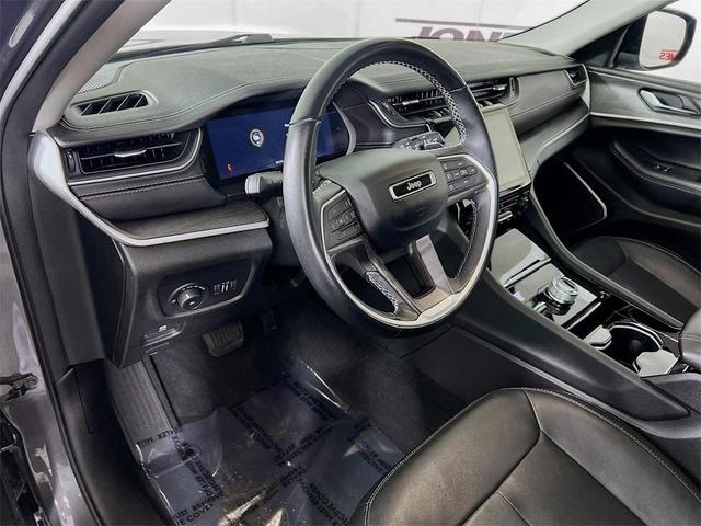 Photo of 2022 Metallic Jeep Grand Cherokee L