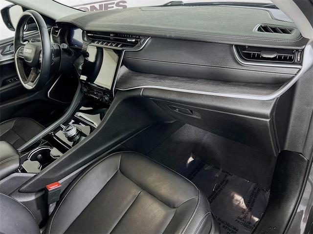 Photo of 2022 Metallic Jeep Grand Cherokee L