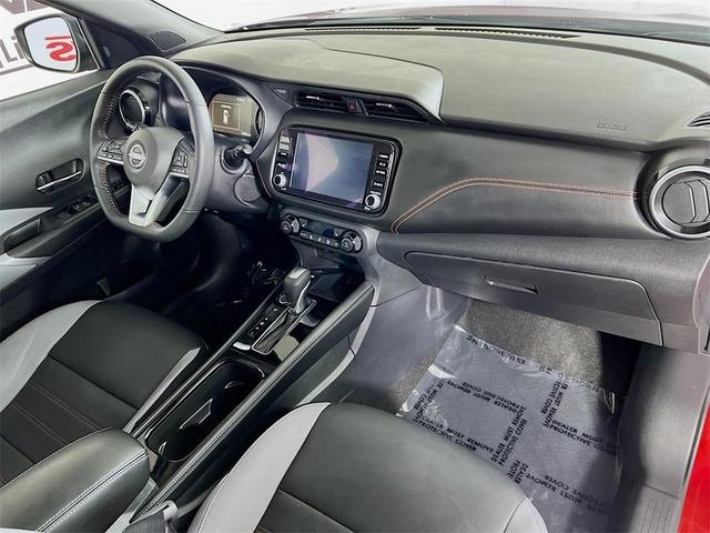 Photo of 2023 2 Tone Red / Black Nissan Kicks