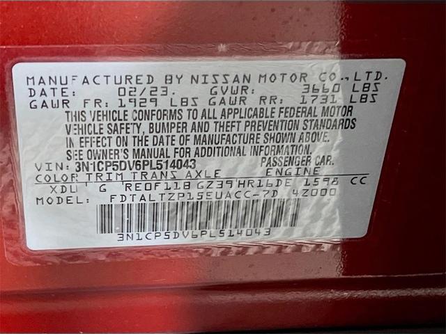 Photo of 2023 2 Tone Red / Black Nissan Kicks