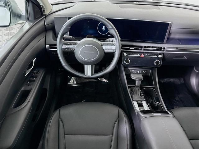 Photo of 2025 White Pearl Hyundai TUCSON