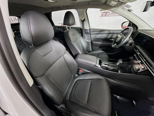 Photo of 2025 White Pearl Hyundai TUCSON