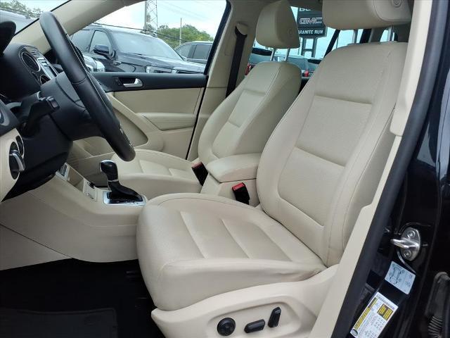 Photo of 2017 Deep Black Pearl Volkswagen Tiguan