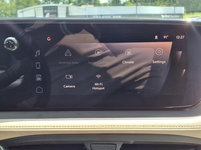 Photo of 2024 White Frost Tricoat Buick Encore GX