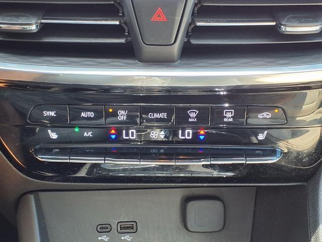 Photo of 2024 White Frost Tricoat Buick Encore GX