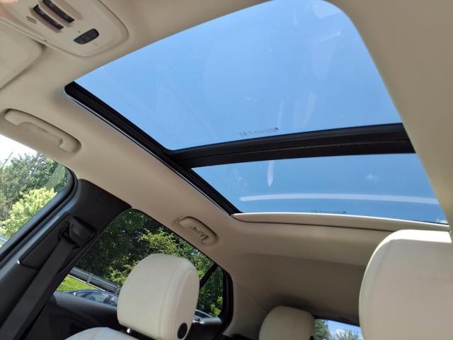 Photo of 2024 White Frost Tricoat Buick Encore GX