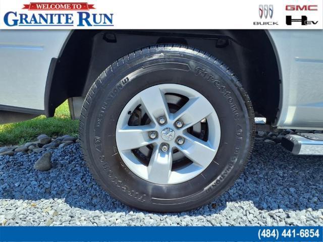 Photo of 2018 Bright Silver Metallic Clearcoat RAM 1500