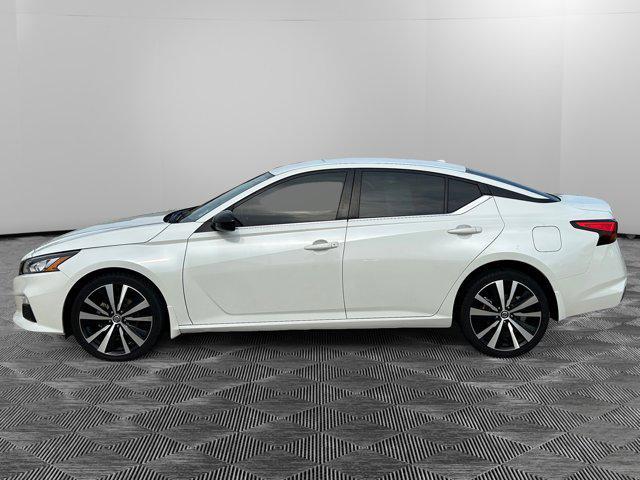 Photo of 2022 Pearl White Tricoat Nissan Altima