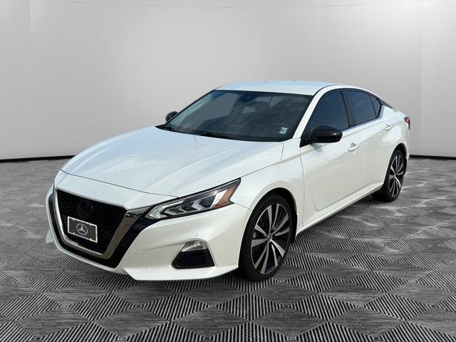 Photo of 2022 Pearl White Tricoat Nissan Altima