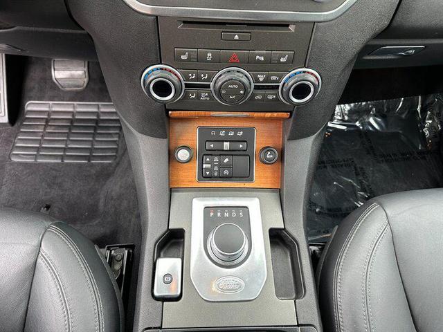 Photo of 2015 Fuji White Land Rover LR4