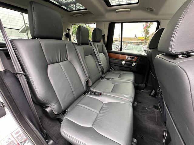 Photo of 2015 Fuji White Land Rover LR4