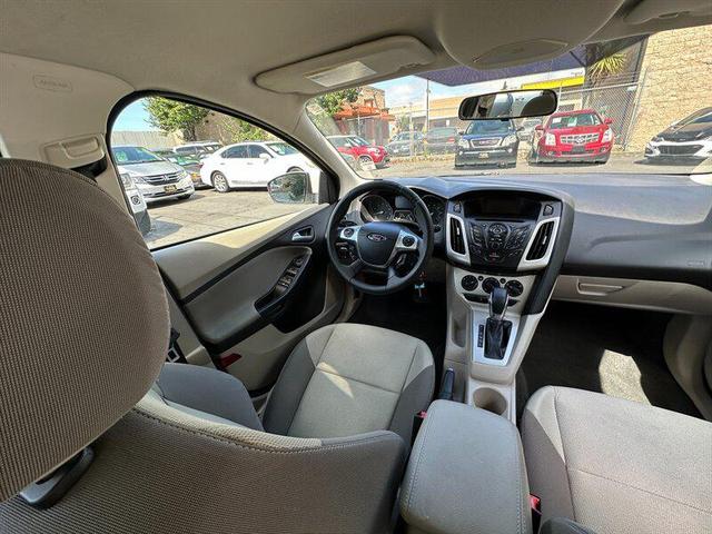 Photo of 2013 Oxford White Ford Focus