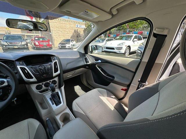 Photo of 2013 Oxford White Ford Focus