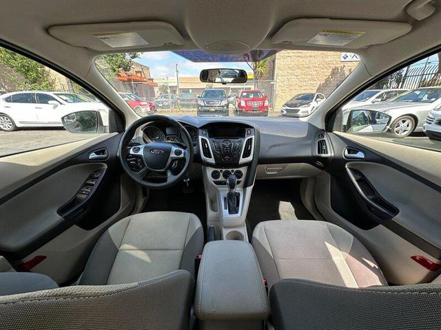 Photo of 2013 Oxford White Ford Focus