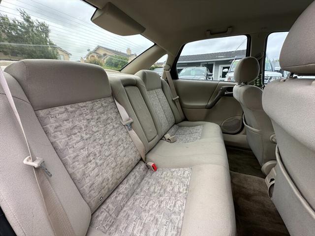 Photo of 2005 Ice Blue Saturn L
