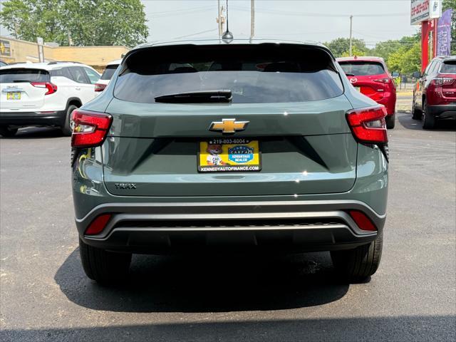 Photo of 2025 GRAY Chevrolet Trax