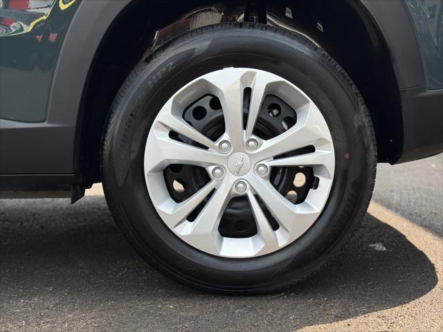 Photo of 2025 GRAY Chevrolet Trax