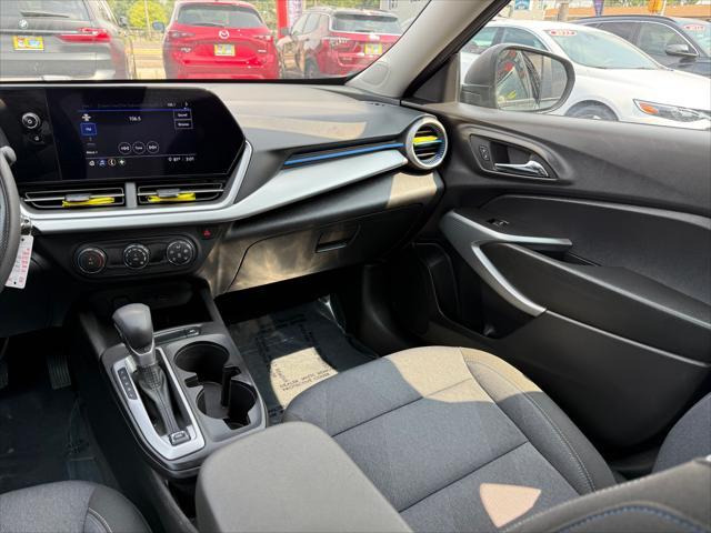 Photo of 2025 GRAY Chevrolet Trax