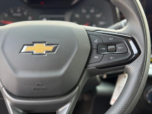 Photo of 2025 GRAY Chevrolet Trax