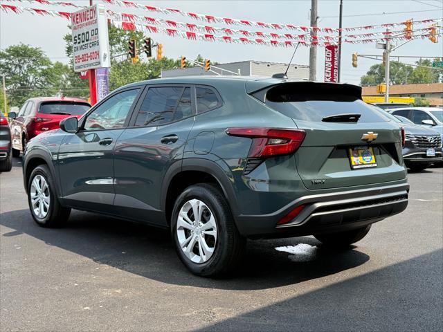 Photo of 2025 GRAY Chevrolet Trax
