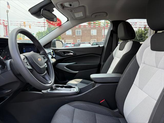 Photo of 2025 GRAY Chevrolet Trax