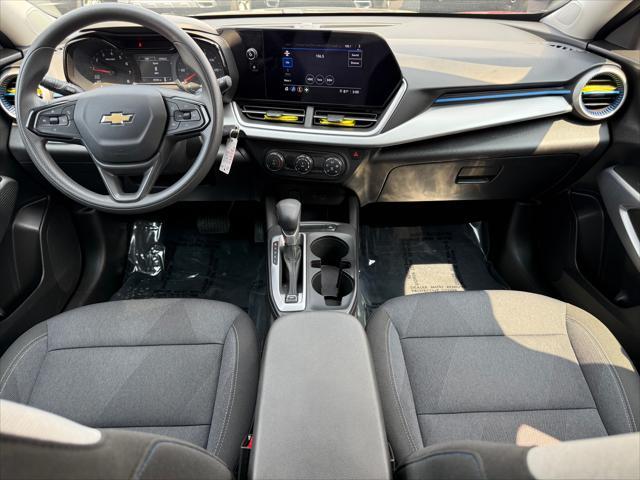 Photo of 2025 GRAY Chevrolet Trax