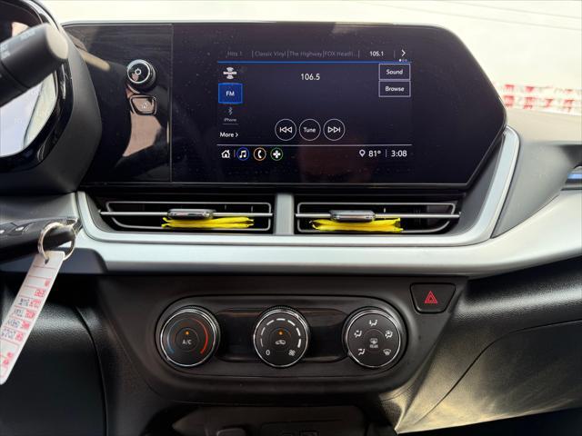 Photo of 2025 GRAY Chevrolet Trax
