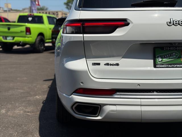 Photo of 2022 Bright White Clearcoat Jeep Grand Cherokee L