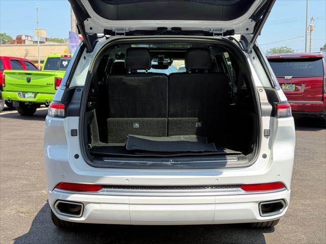 Photo of 2022 Bright White Clearcoat Jeep Grand Cherokee L