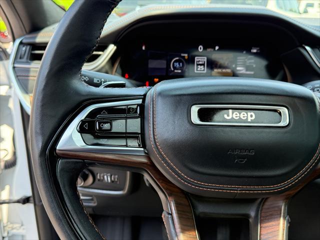 Photo of 2022 Bright White Clearcoat Jeep Grand Cherokee L