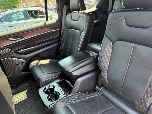 Photo of 2022 Bright White Clearcoat Jeep Grand Cherokee L