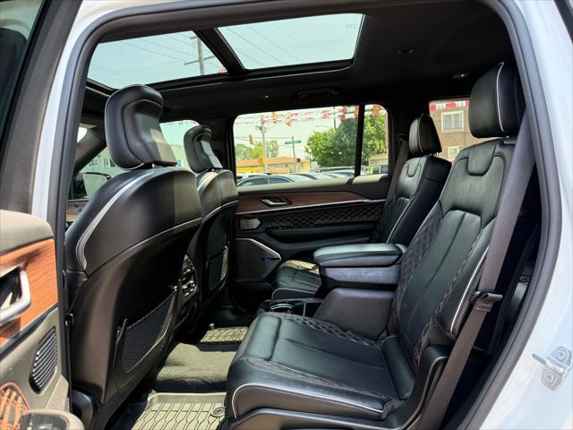 Photo of 2022 Bright White Clearcoat Jeep Grand Cherokee L