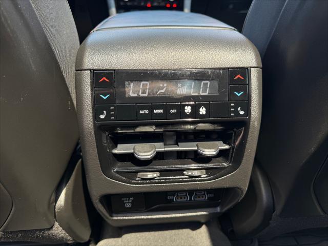 Photo of 2022 Bright White Clearcoat Jeep Grand Cherokee L