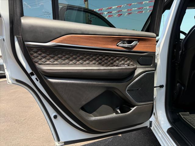 Photo of 2022 Bright White Clearcoat Jeep Grand Cherokee L